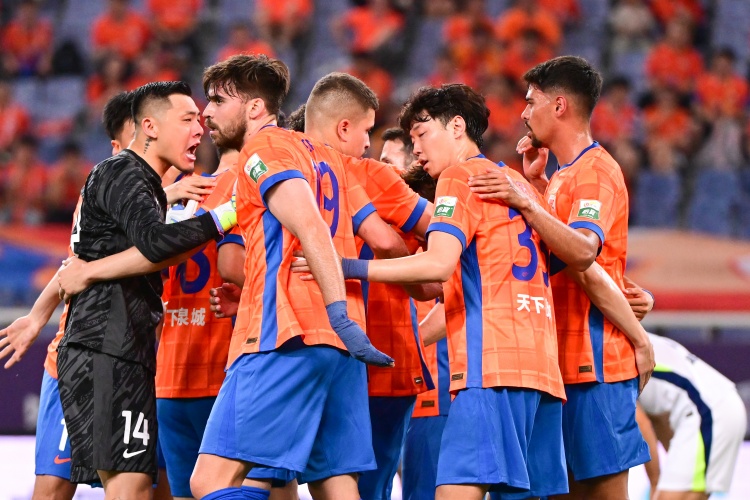 开云体育在线-鲁媒：保级队积极补强&amp;争冠队也没闲着，泰山队夏窗操作需要提速