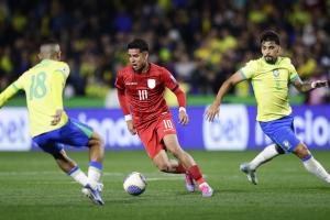 记者：切尔西计划将17岁小将派斯纳入世俱杯大名单