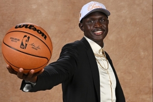 开云体育在线-太阳主帅：马卢阿奇体型高大臂展出色 护筐能力非常突出