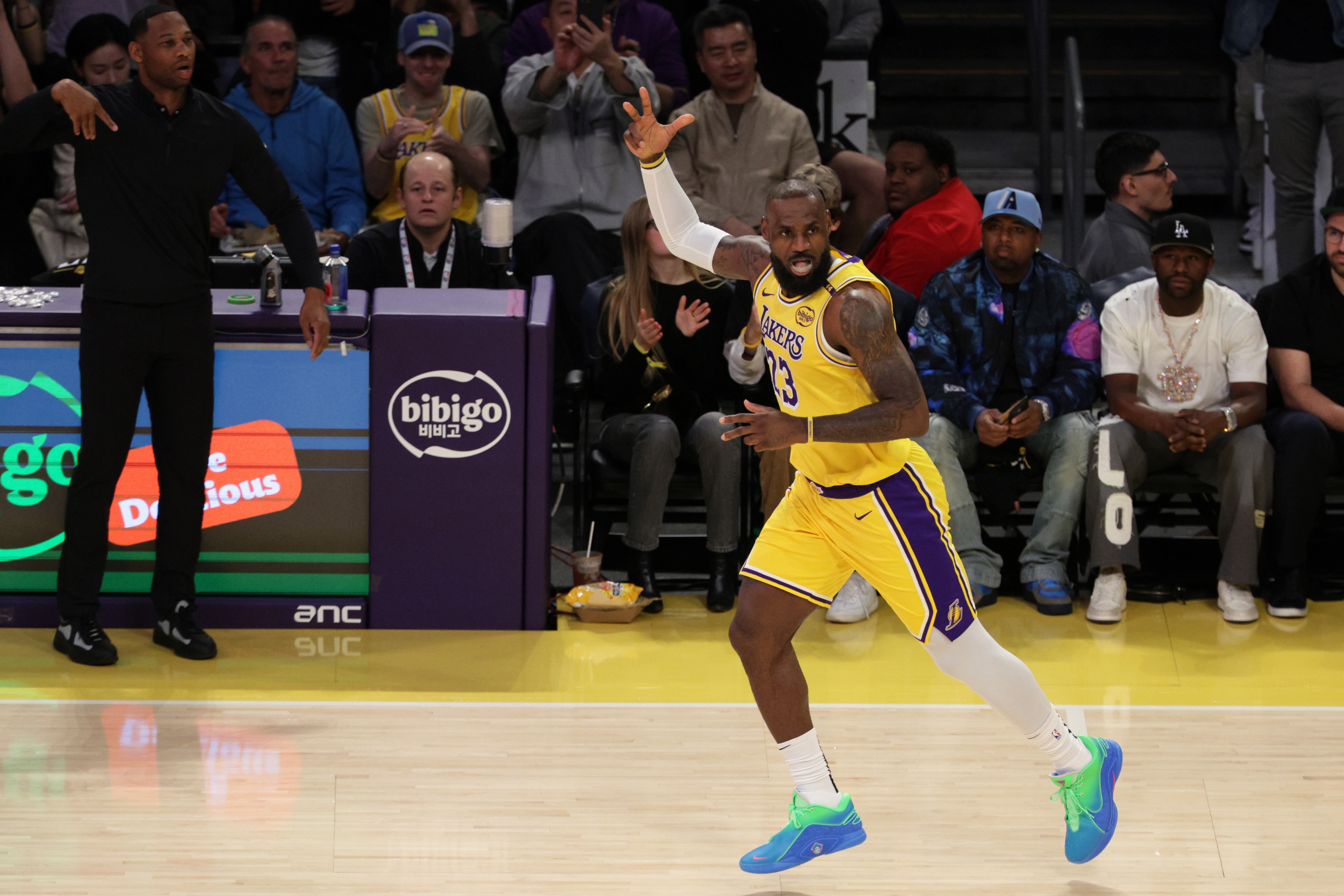 开云体育在线-A-史密斯：詹姆斯在背后做了很多伤害我和同行的事 具体我不会说