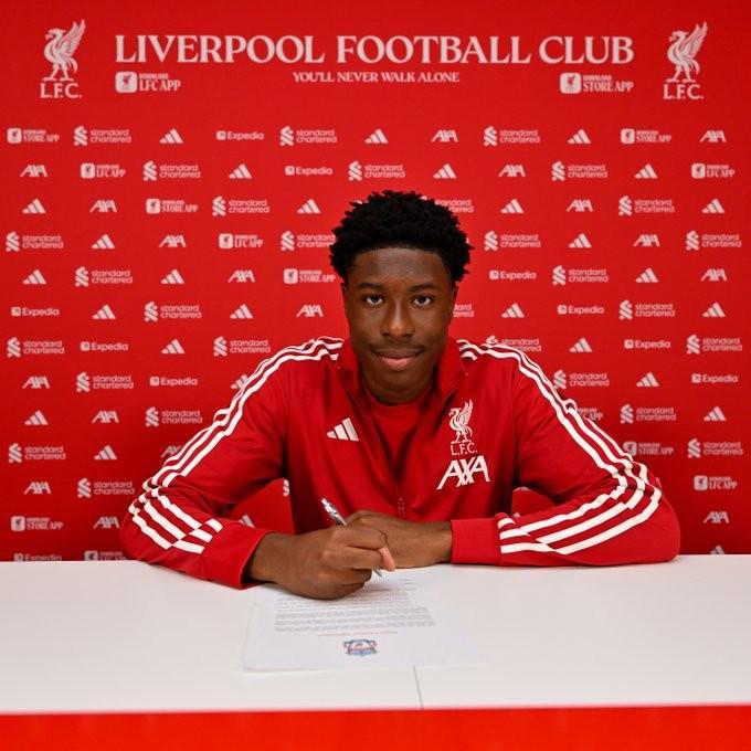 开云体育线上-官方：利物浦与18岁后卫埃罗博马签下首份职业合同